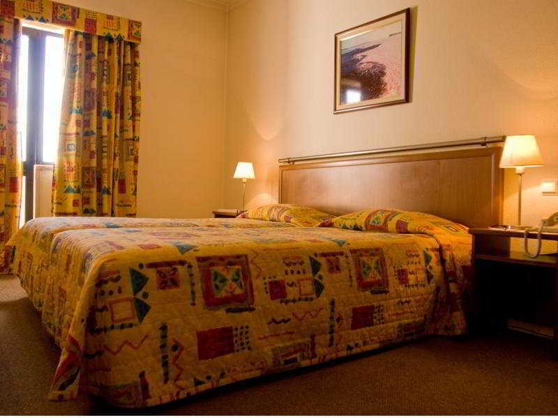 Holiday Inn Express & Suites Lisbon - Principe Real By Ihg Rum bild
