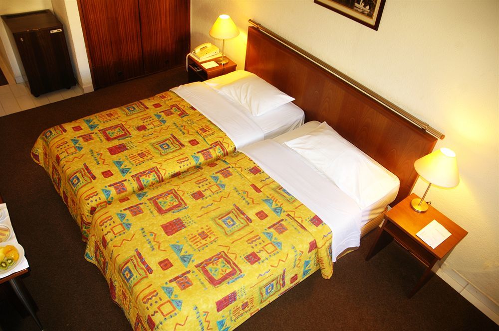 Holiday Inn Express & Suites Lisbon - Principe Real By Ihg Exteriör bild